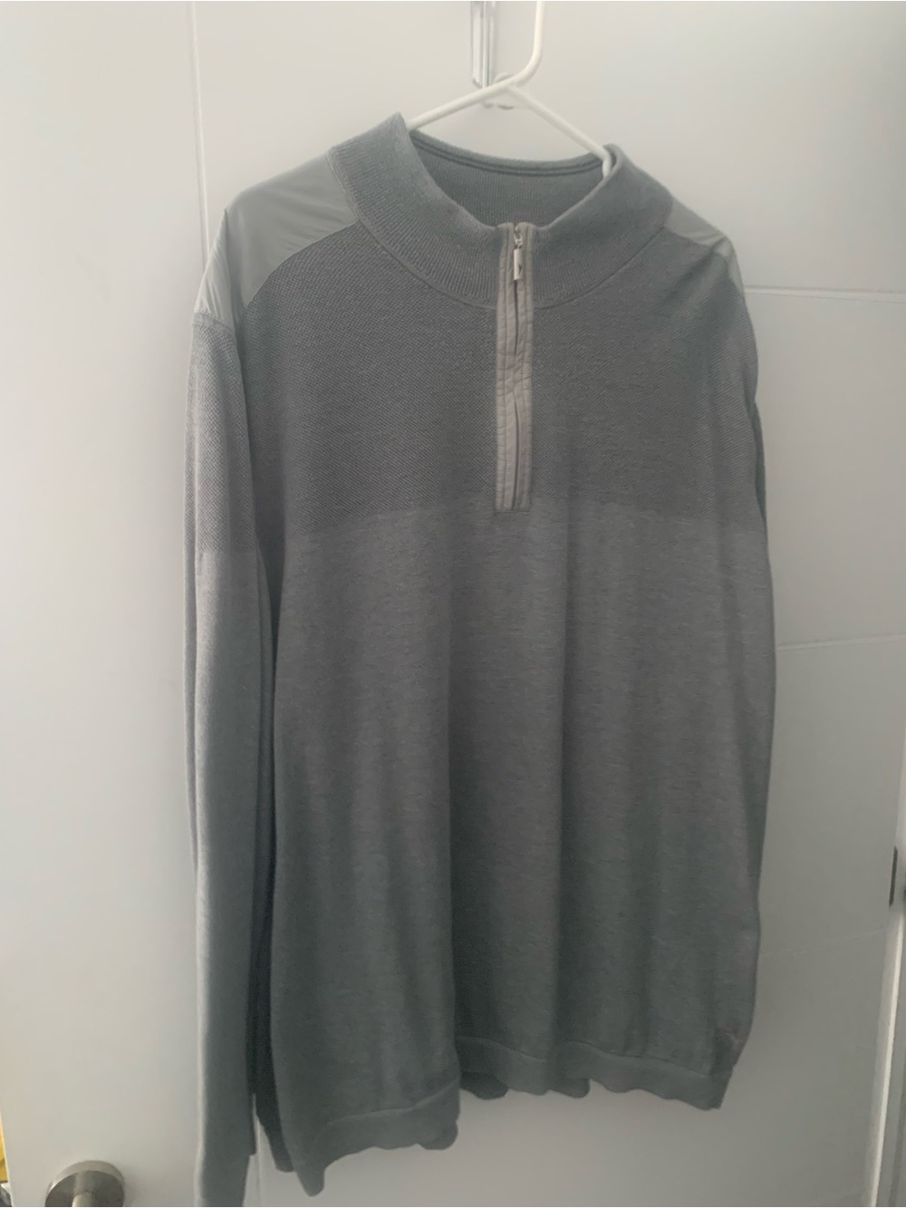 Tommy Bahama Men's Zip-Up Sweater in Gray A17